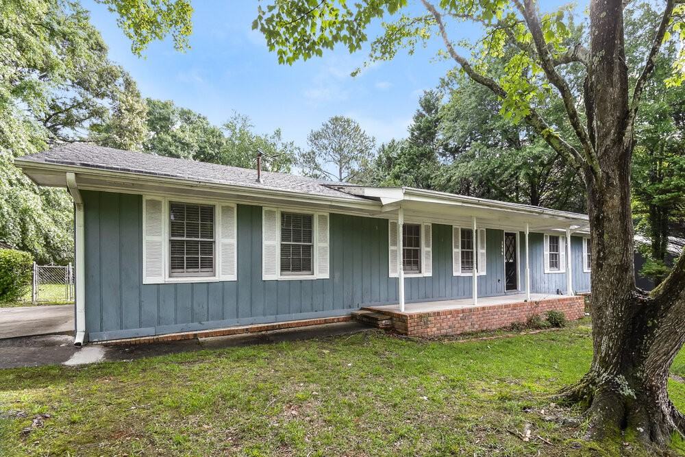2906 Elizabeth Ln - Photo 3 of 16