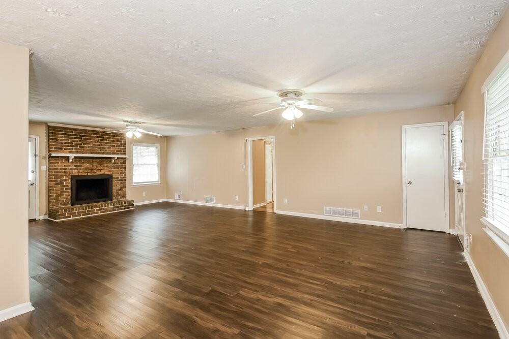 2906 Elizabeth Ln - Photo 4 of 16