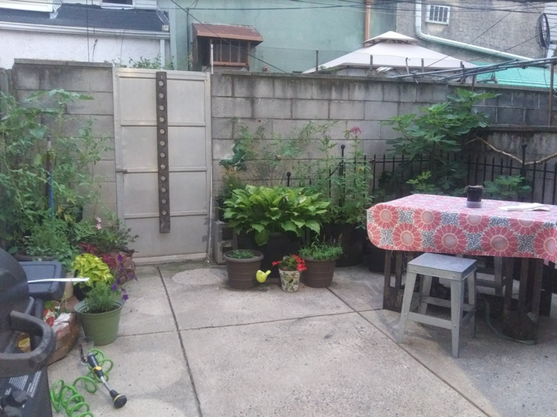 1318 Moore St - Photo 3 of 6