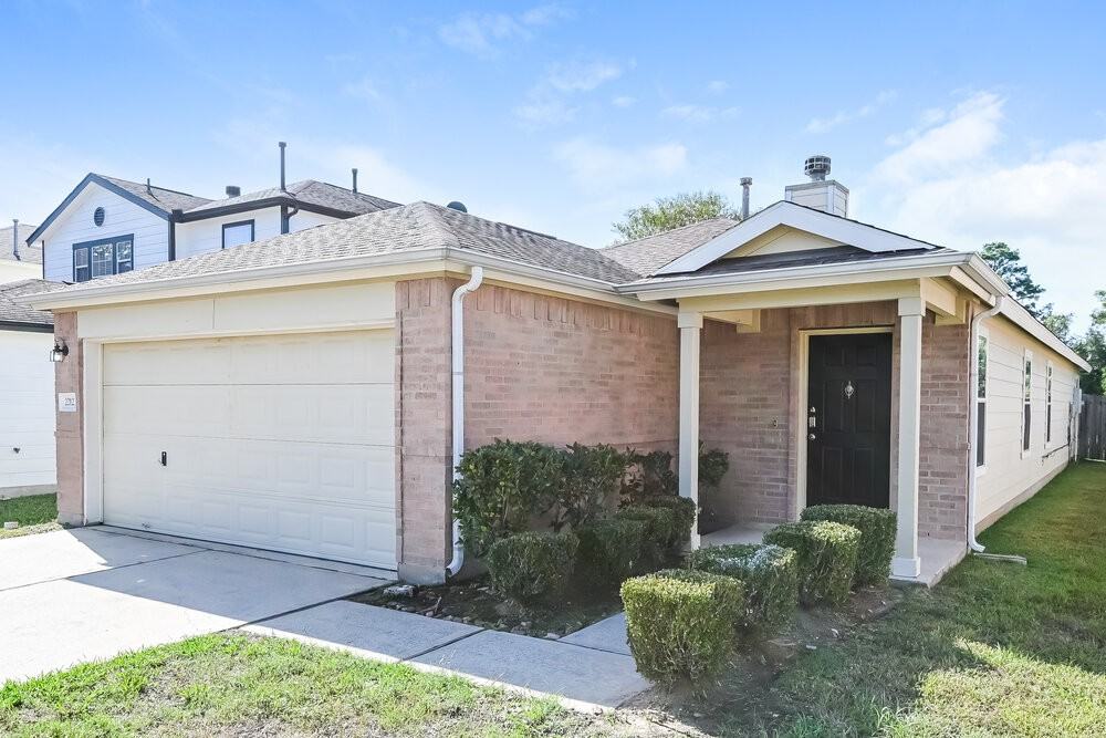 22123 Greengate Dr - Photo 3 of 15