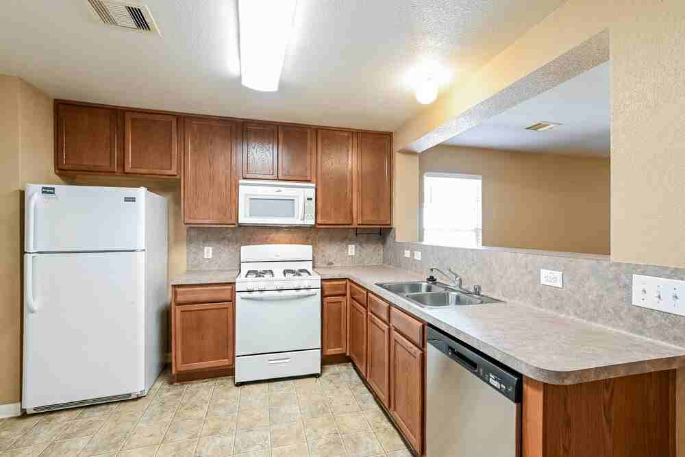 22123 Greengate Dr - Photo 7 of 15
