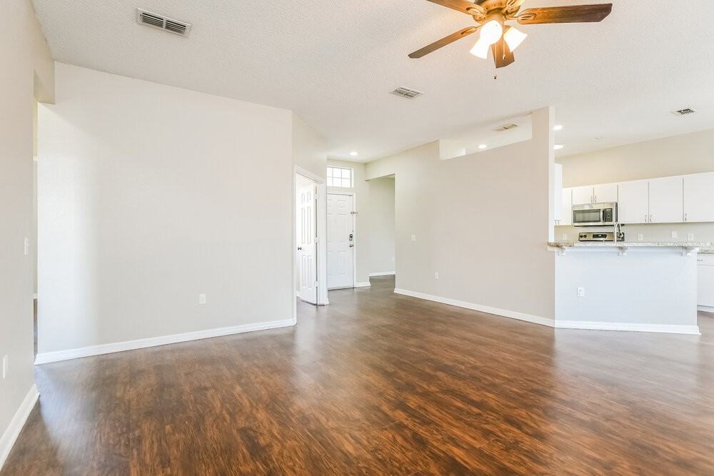 6033 Live Oak Dr - Photo 5 of 16