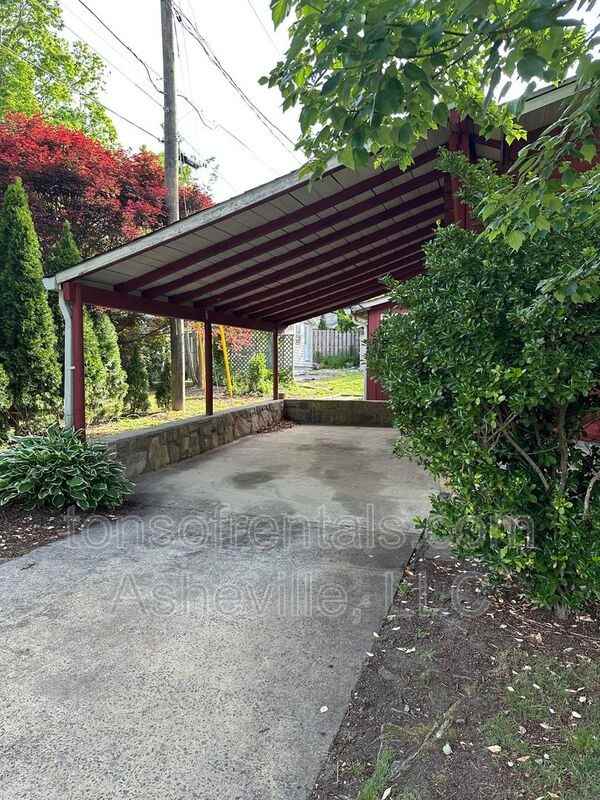 1809 Windsor Dr - Photo 2 of 17