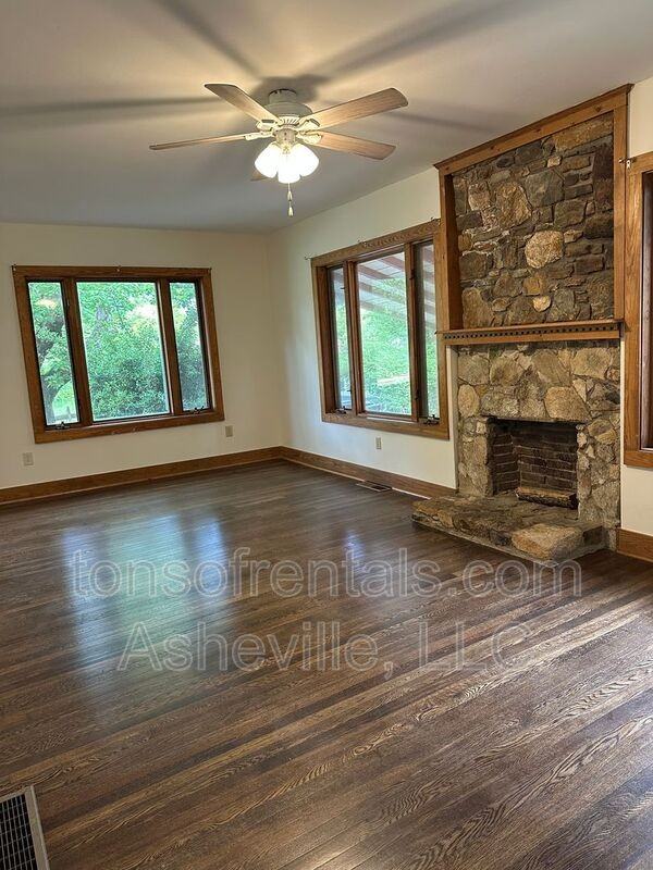 1809 Windsor Dr - Photo 5 of 17