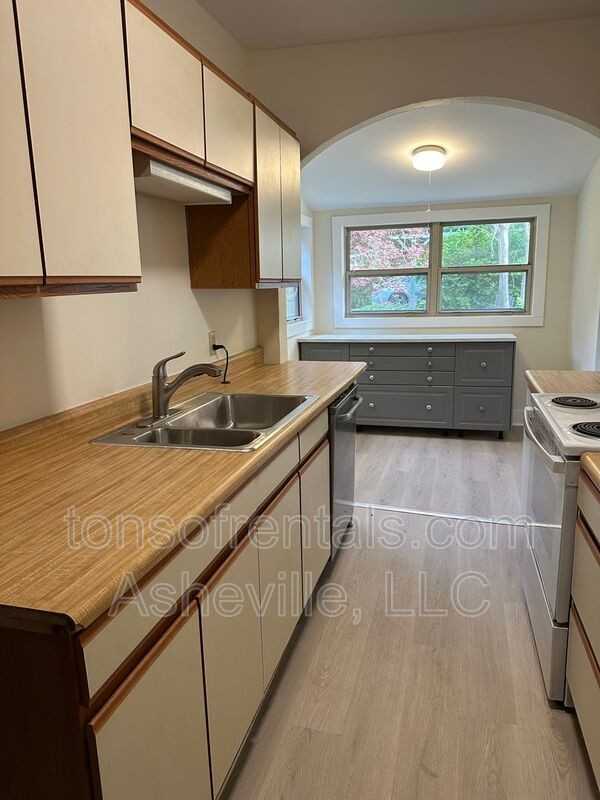 1809 Windsor Dr - Photo 7 of 17