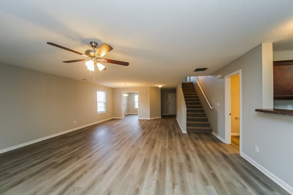 4521 Oakden Ln - Photo 4 of 17