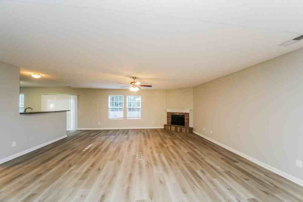 4521 Oakden Ln - Photo 5 of 17