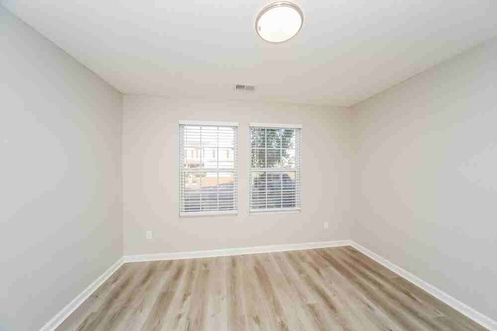4521 Oakden Ln - Photo 7 of 17