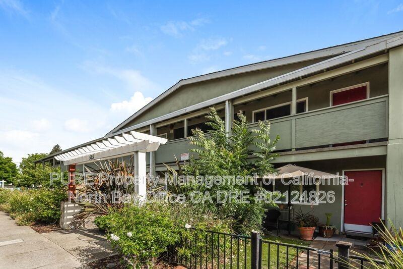 555 Dexter St #E - Photo 3 of 23