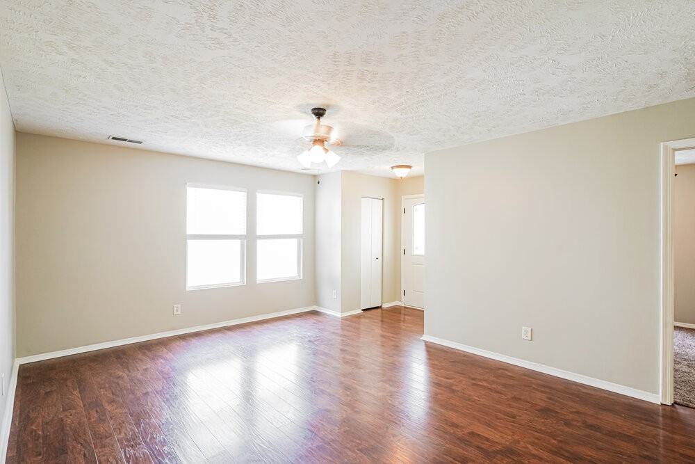 2735 Sutherland Dr - Photo 3 of 16