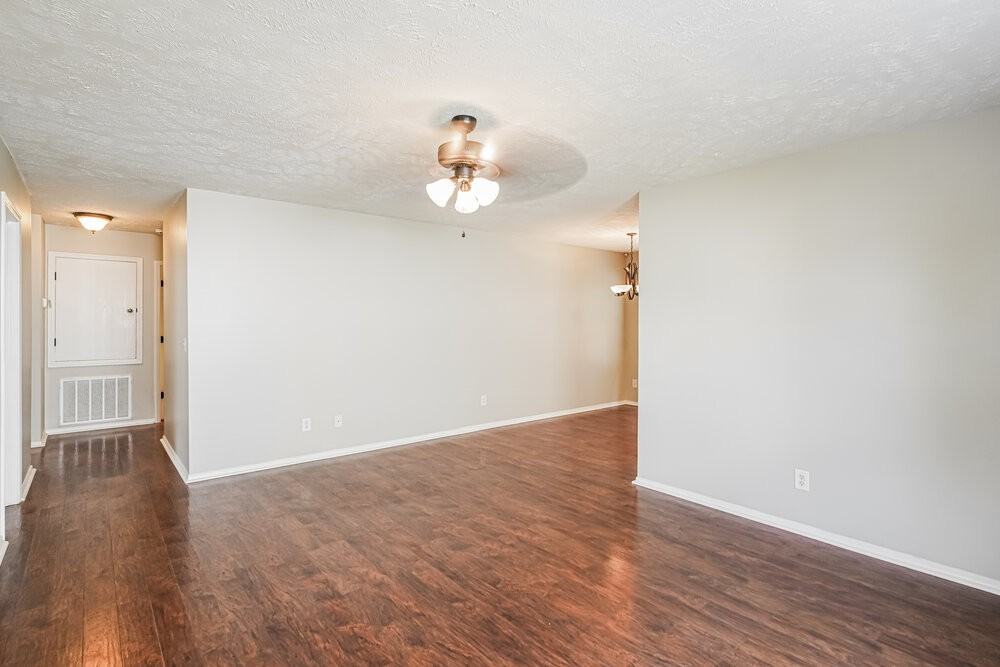 2735 Sutherland Dr - Photo 4 of 16
