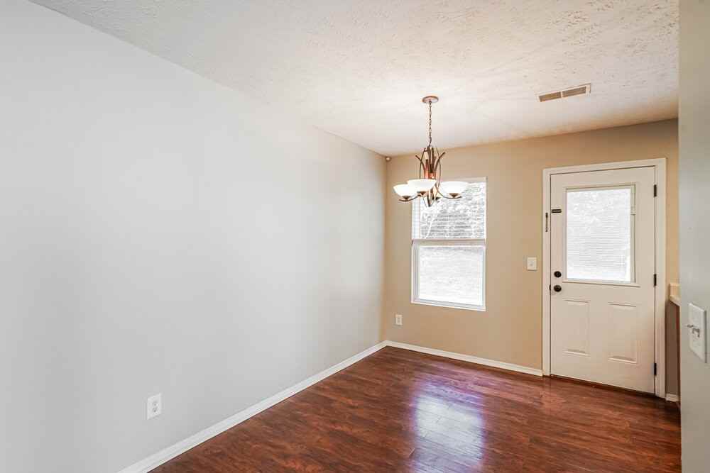 2735 Sutherland Dr - Photo 5 of 16