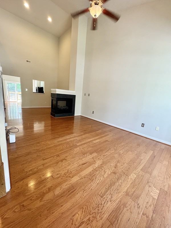 2409 Silver Lake Ter - Photo 3 of 20