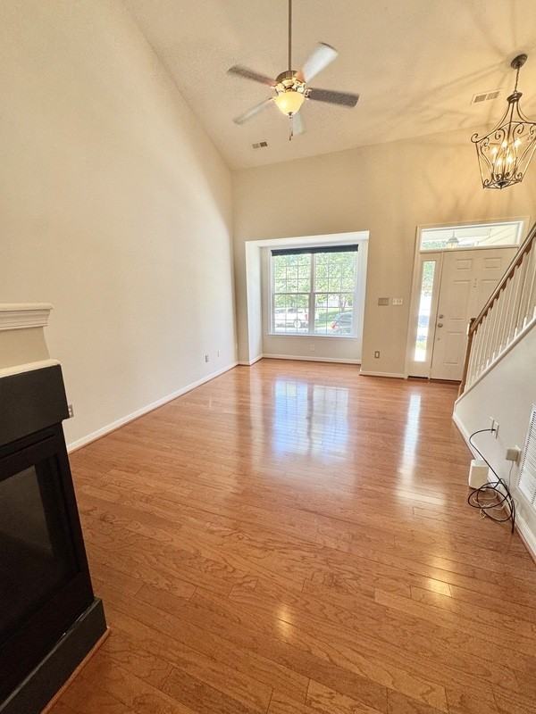 2409 Silver Lake Ter - Photo 4 of 20