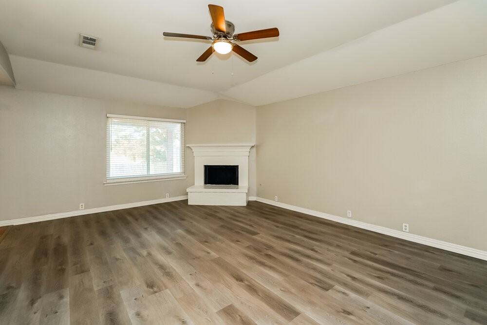 1001 Springcreek Dr - Photo 3 of 16