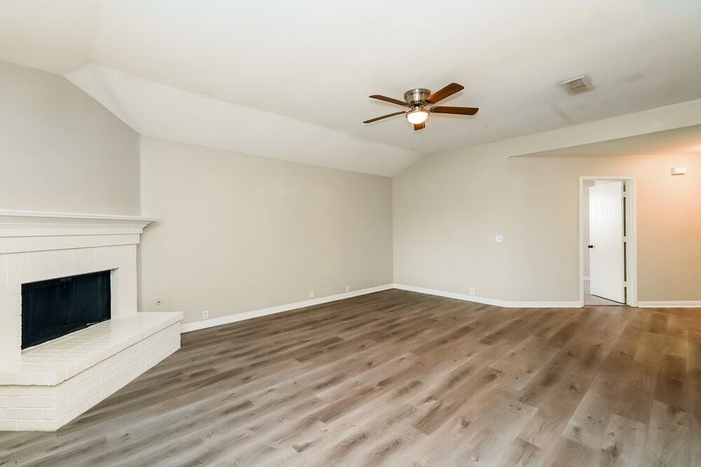 1001 Springcreek Dr - Photo 5 of 16