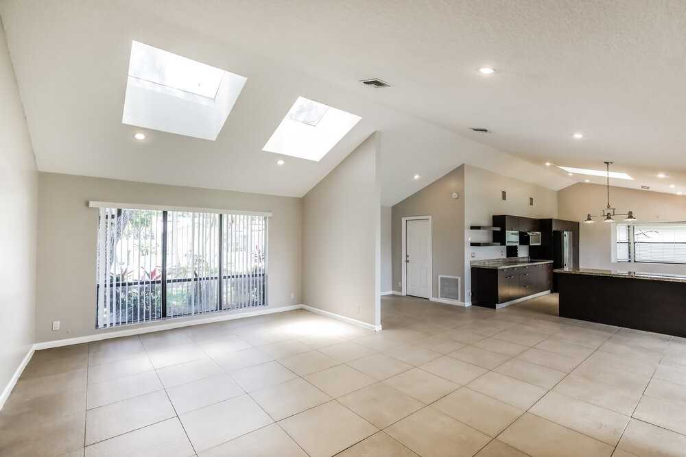 11236 Nw 7th St - Photo 4 of 16