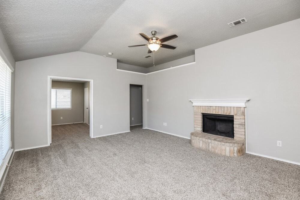 1121 Sandalwood Dr - Photo 5 of 19