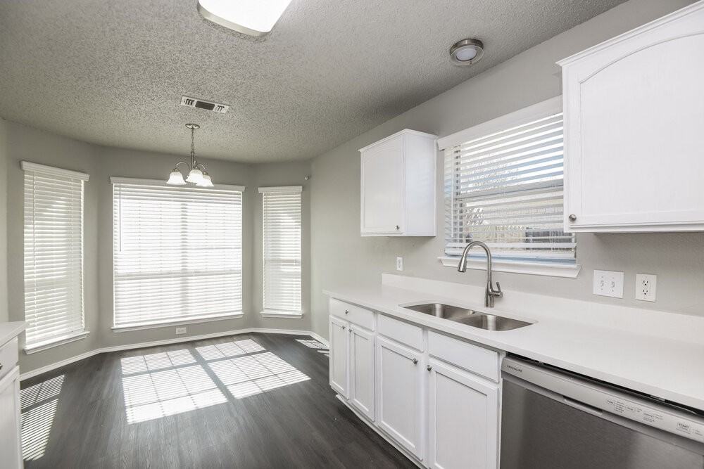 1121 Sandalwood Dr - Photo 6 of 19