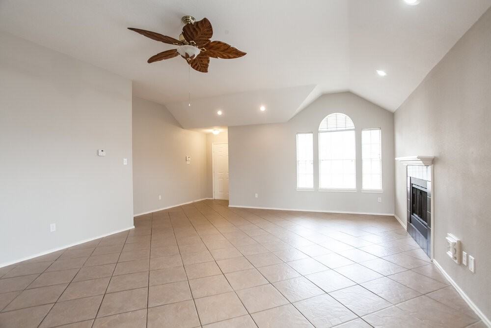 3605 Teal Glen St - Photo 2 of 17