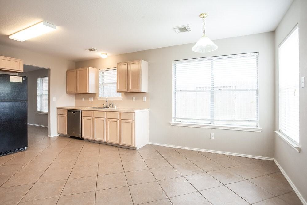 3605 Teal Glen St - Photo 4 of 17
