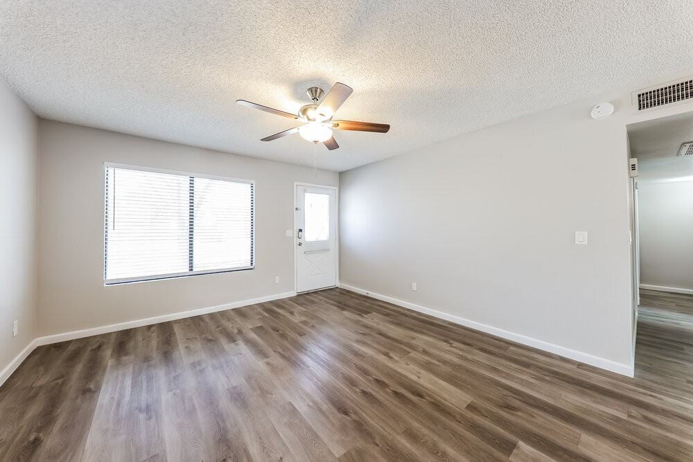 18417 N 55th Dr - Photo 4 of 16