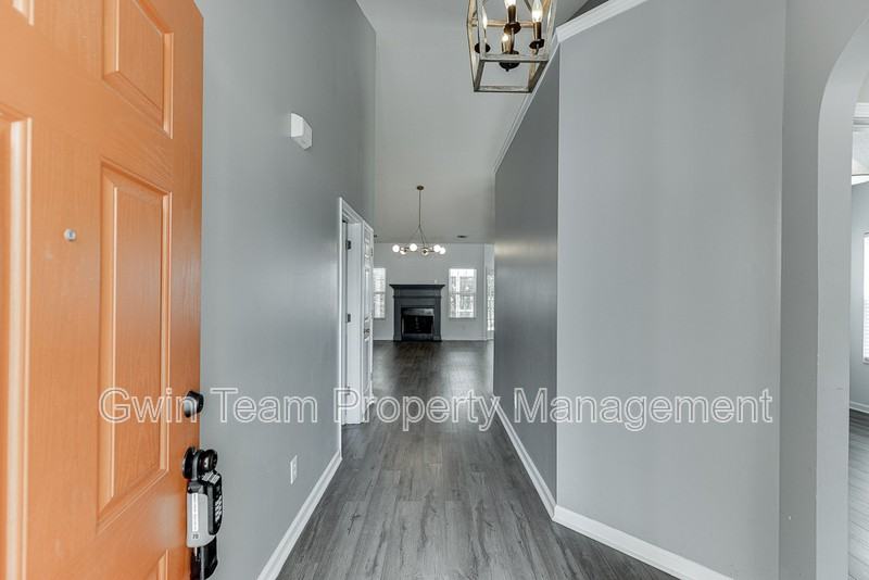 2464 Laurelfield Dr - Photo 3 of 46
