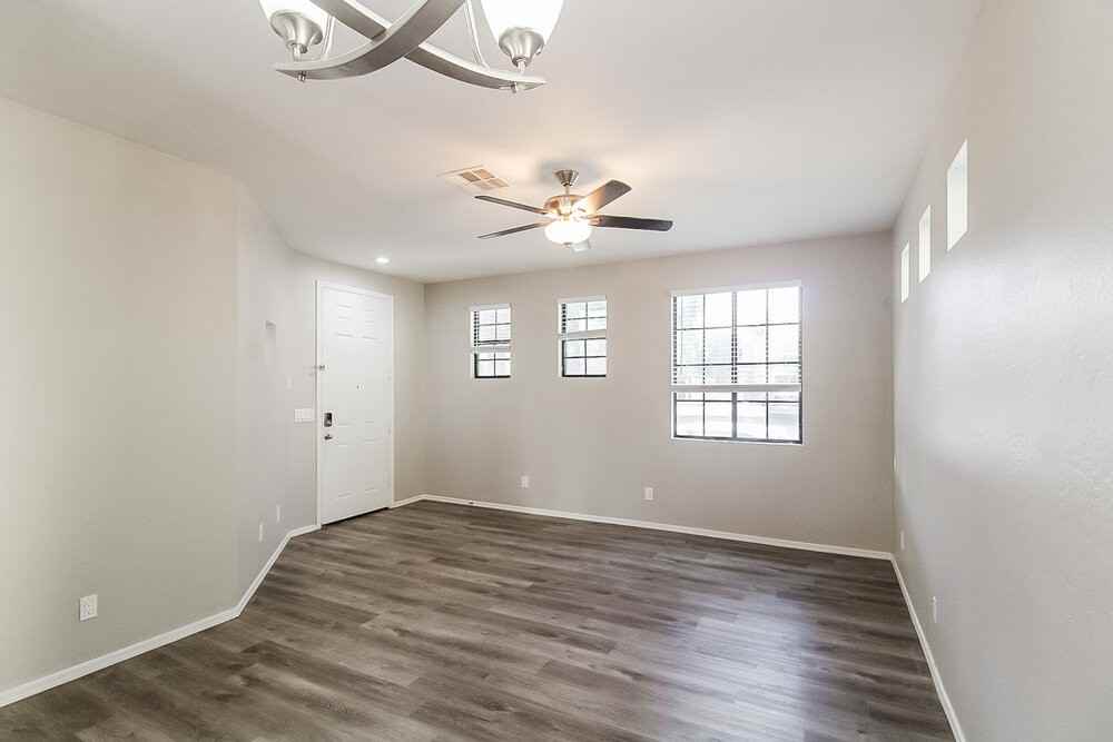 10317 W Monterosa Ave - Photo 4 of 17