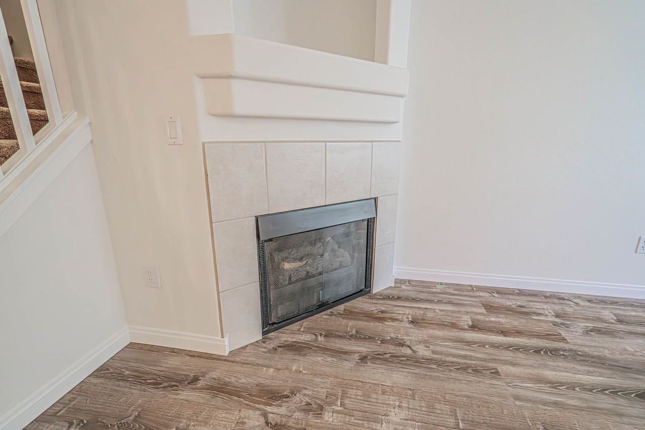 25712 Holiday Cir #D - Photo 5 of 25