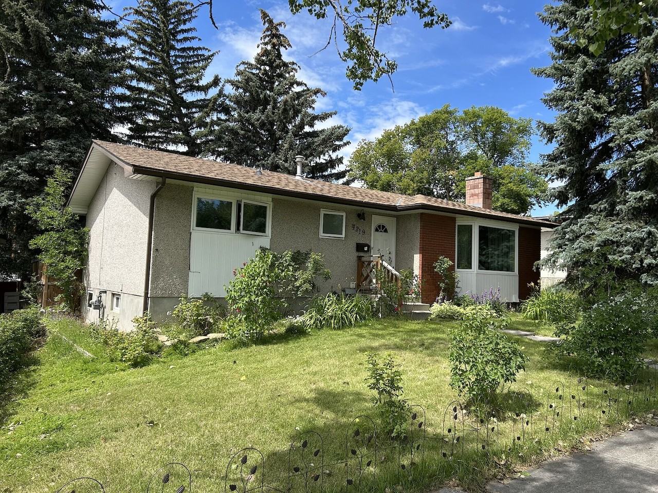 4319 Charleswood Drive NW - Photo 4 of 25