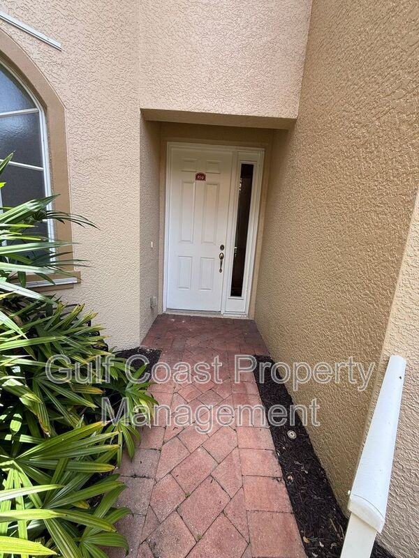 13860 Avon Park Cir - Photo 3 of 49