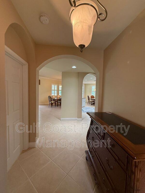 13860 Avon Park Cir - Photo 4 of 49