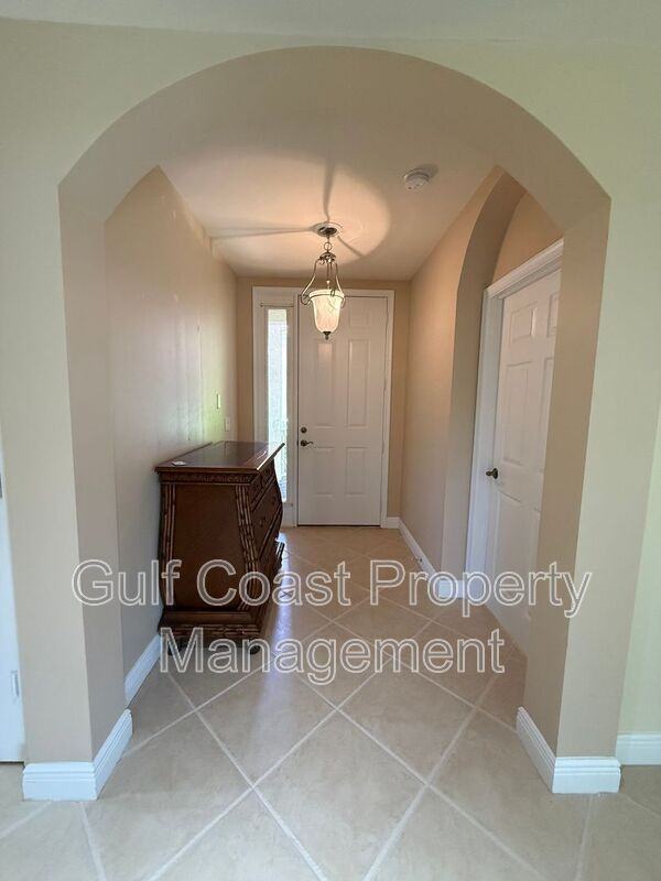 13860 Avon Park Cir - Photo 5 of 49