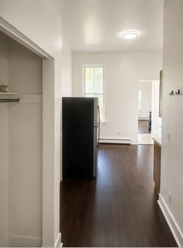 475 S Pearl St - Photo 2 of 9