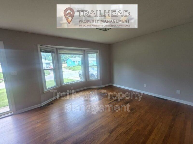 13629 Applewood Dr - Photo 3 of 16