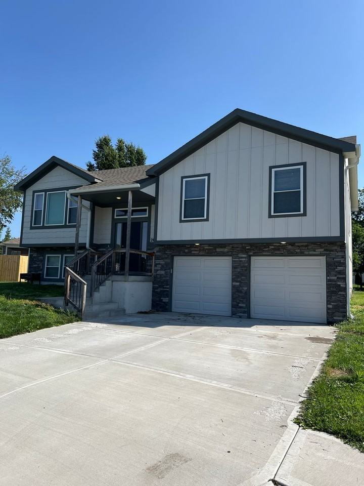 2091 Rock Bridge Pkwy - Photo 3 of 34