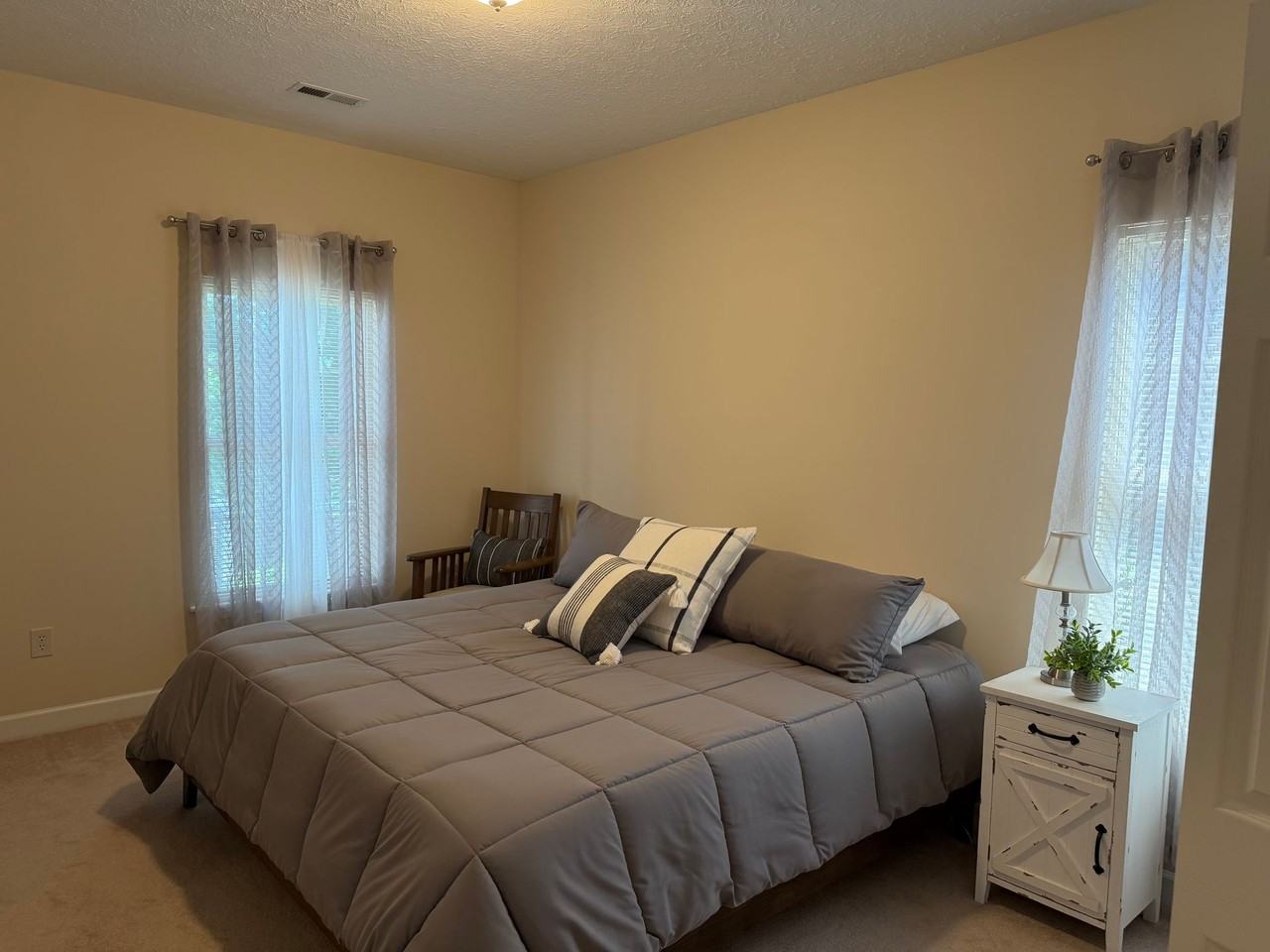 The Hillside - Photo 7 of 10