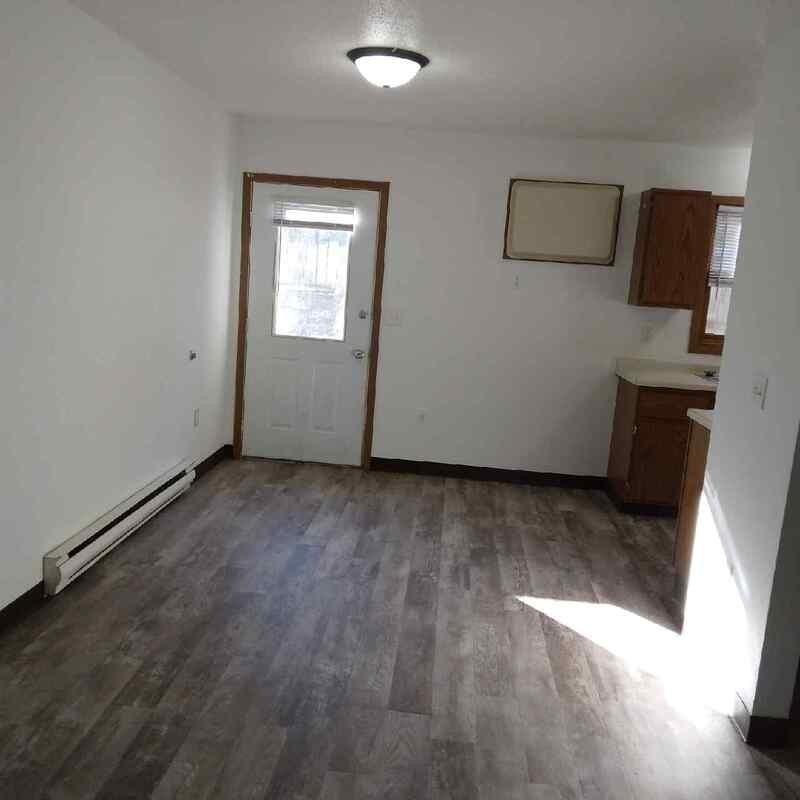 406 N Barkman St - Photo 3 of 11