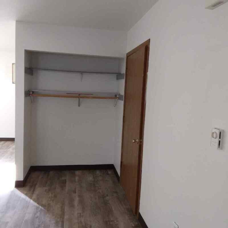 406 N Barkman St - Photo 5 of 11