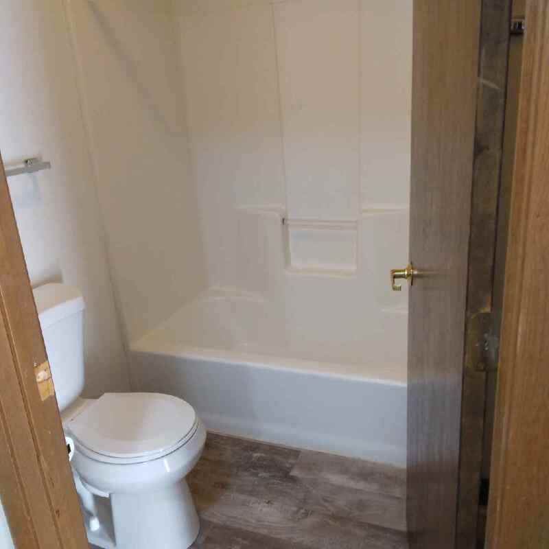 406 N Barkman St - Photo 7 of 11