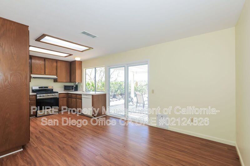 6386 Amberly St - Photo 3 of 15