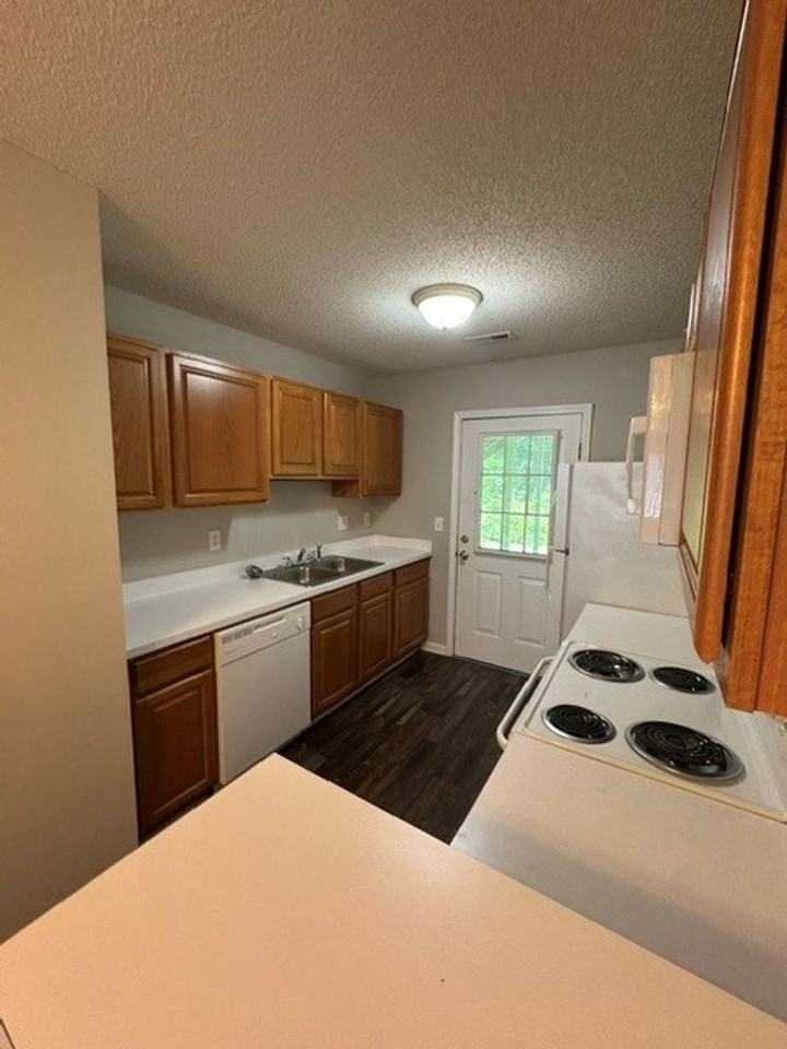 819 Belmont Dr - Photo 4 of 14