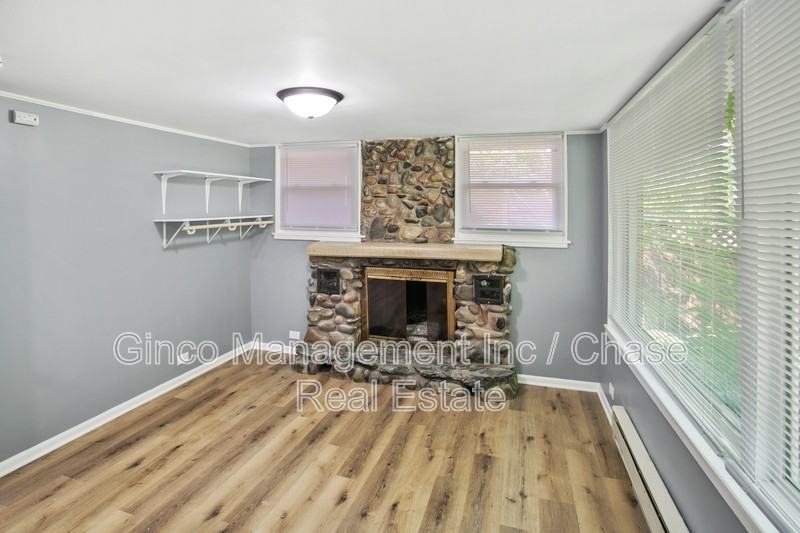 17561 Hillside Ave - Photo 5 of 10