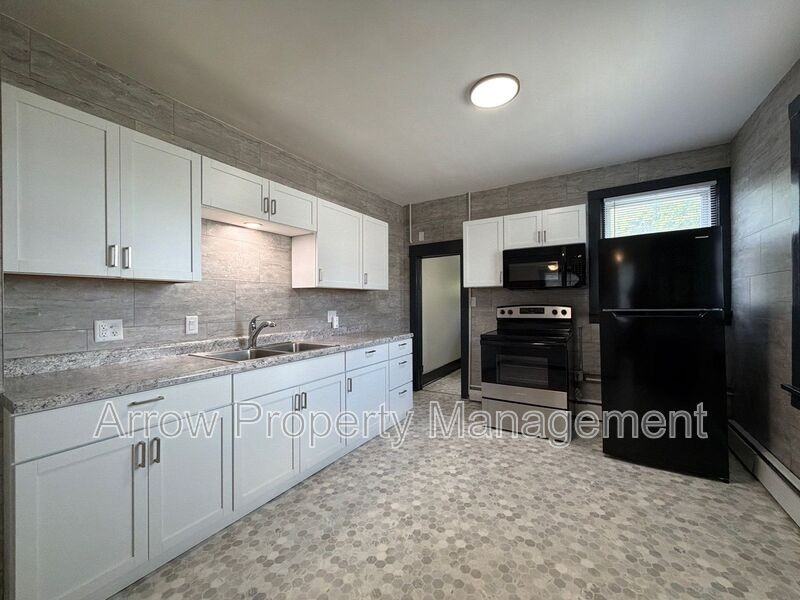 4602 Saint Paul Ave #3 - Photo 4 of 16