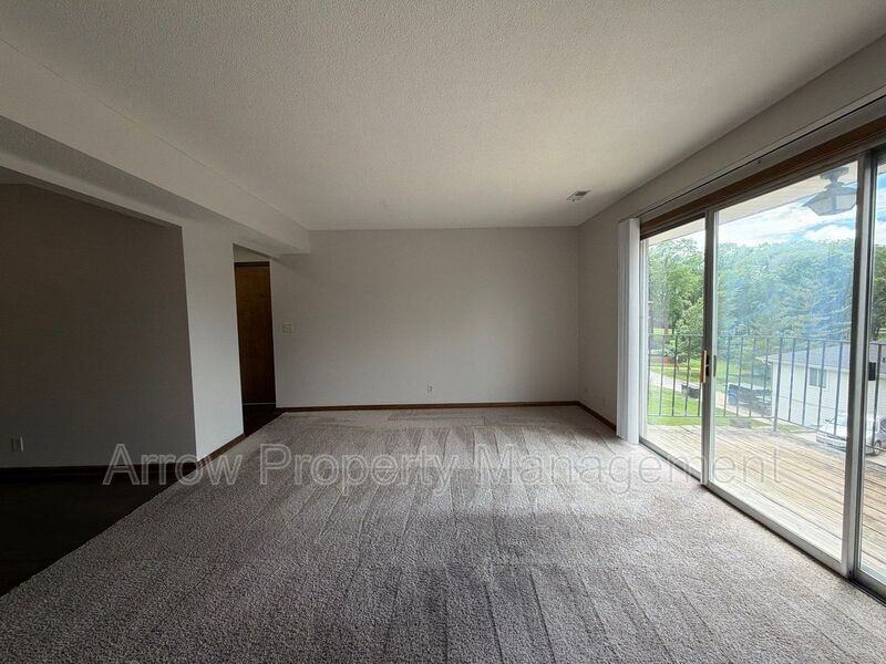 3831 S 46th St #11 - Photo 3 of 14