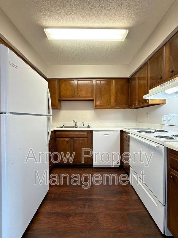 3831 S 46th St #11 - Photo 5 of 14