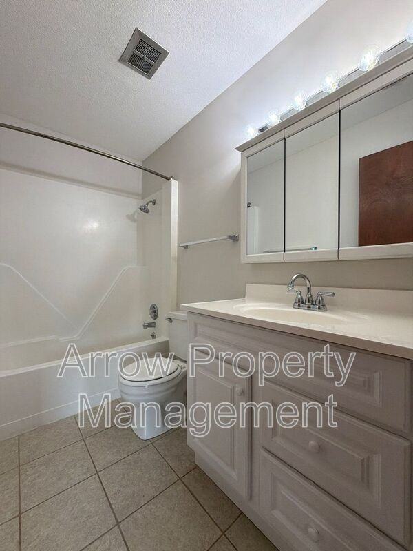 3831 S 46th St #11 - Photo 7 of 14