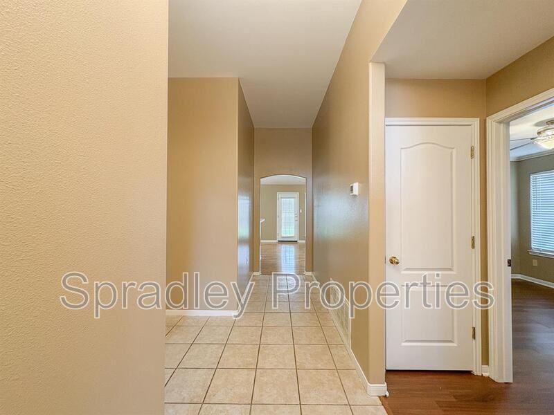 515 Armstrong Dr - Photo 2 of 18