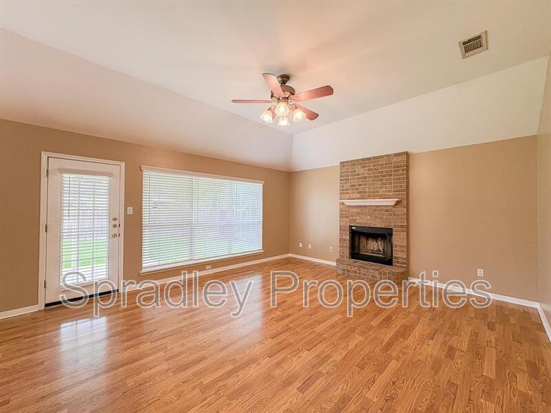 515 Armstrong Dr - Photo 3 of 18