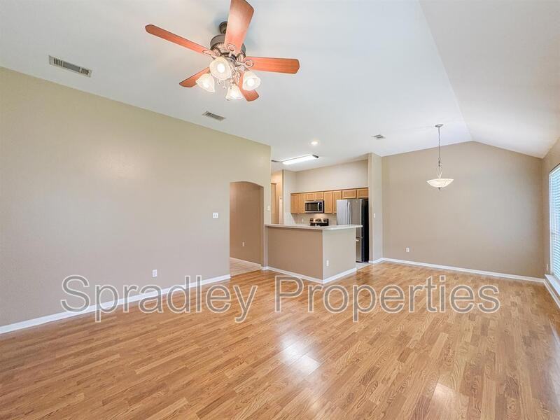 515 Armstrong Dr - Photo 4 of 18